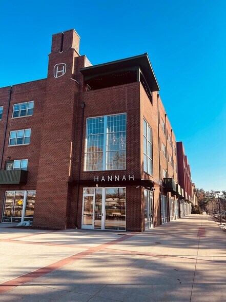 2929 Hannah Blvd, East Lansing, MI à louer - Photo de l’immeuble – Image 2 sur 8