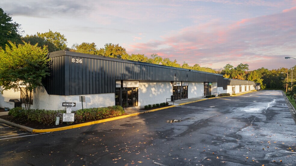836 Ritchie Hwy, Severna Park, MD à louer - Photo de l’immeuble – Image 1 sur 2
