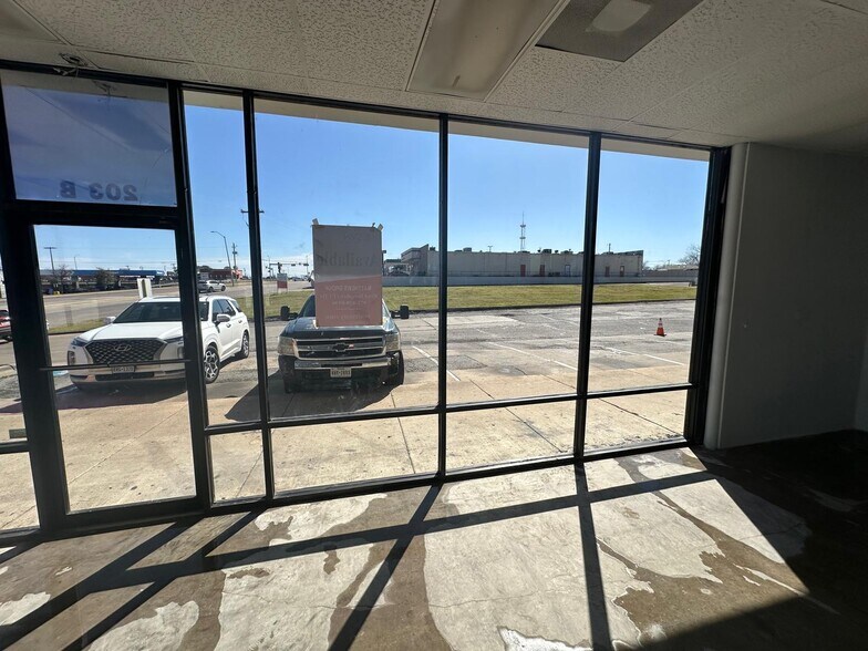 2033 E Military Pky, Mesquite, TX à louer - Photo de l’immeuble – Image 3 sur 5