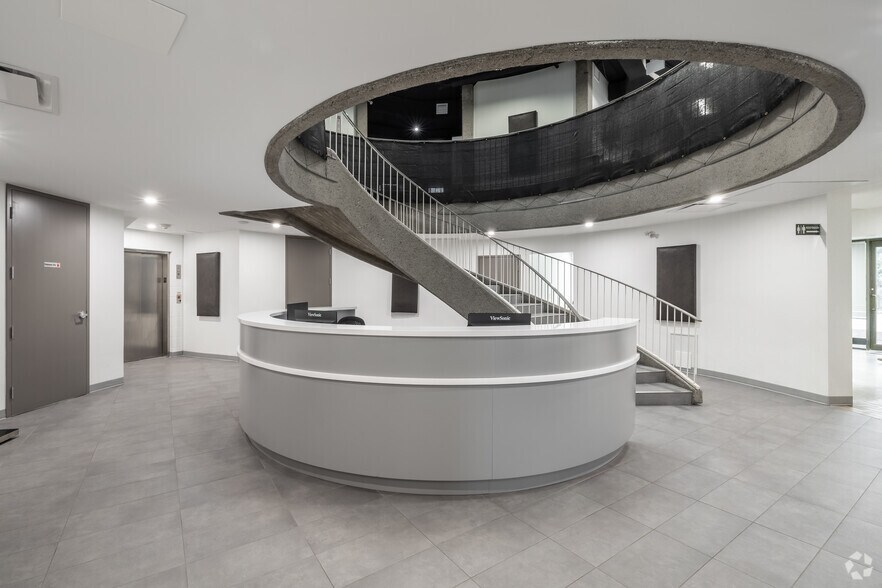 2300 Carling Ave, Ottawa, ON à louer - Photo intérieure – Image 3 sur 22