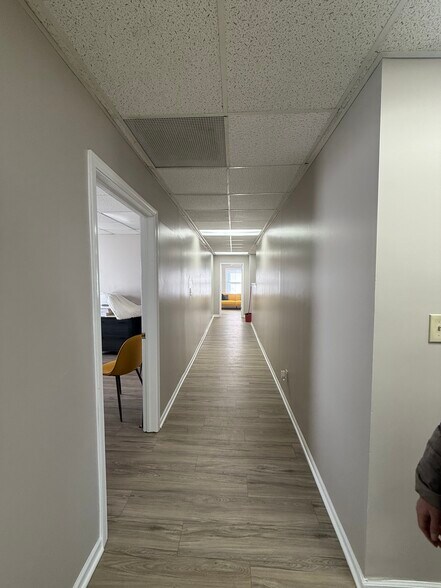 1026 N Mitthoeffer Rd, Indianapolis, IN à vendre - Photo de l’immeuble – Image 2 sur 11