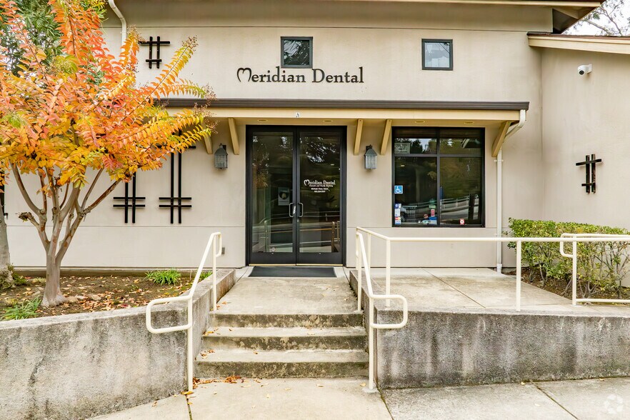 742 Arnold Dr, Martinez, CA à louer - Photo de l’immeuble – Image 2 sur 3