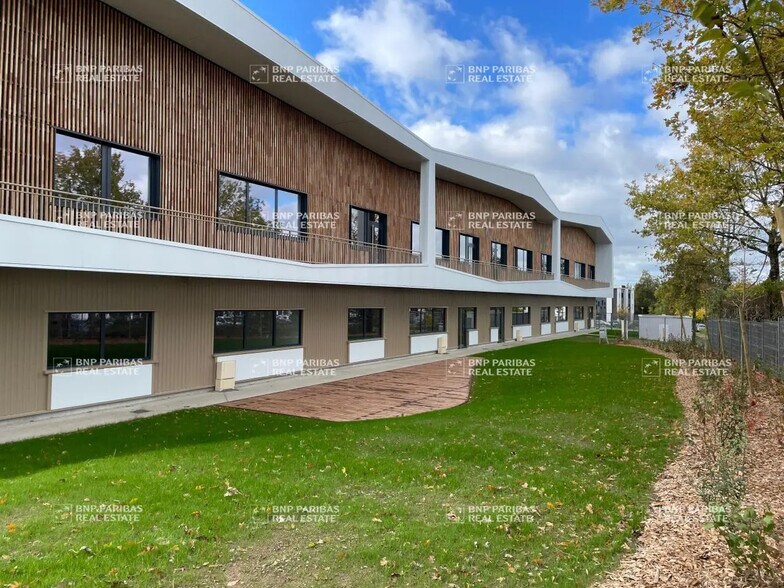 Local d'activités dans Carquefou à vendre - Photo de l’immeuble – Image 2 sur 11