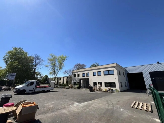 Plus de détails pour 20 Rue Des Cerisiers, Lisses - Local d’activités à vendre