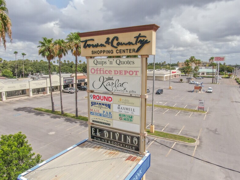 Town & Country Shopping Center portefeuille de 2 biens à vendre sur LoopNet.fr - Photo de l’immeuble – Image 3 sur 13