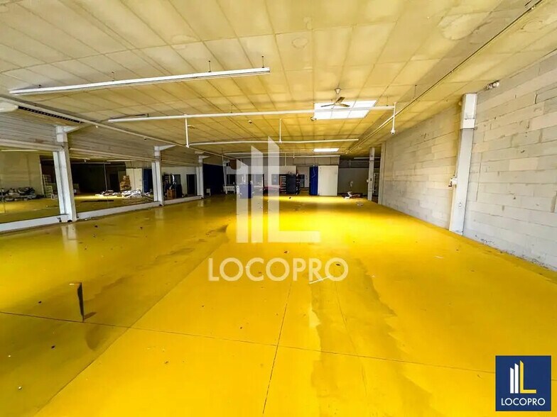 Local commercial dans Orange à louer - Photo de l’immeuble – Image 2 sur 8