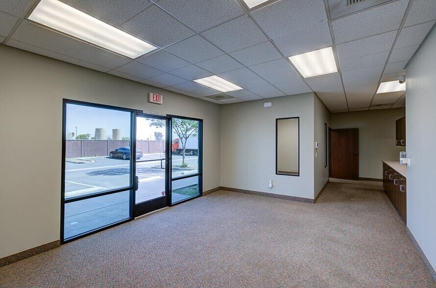 1206 S O St, Tulare, CA à vendre - Photo de l’immeuble – Image 3 sur 19