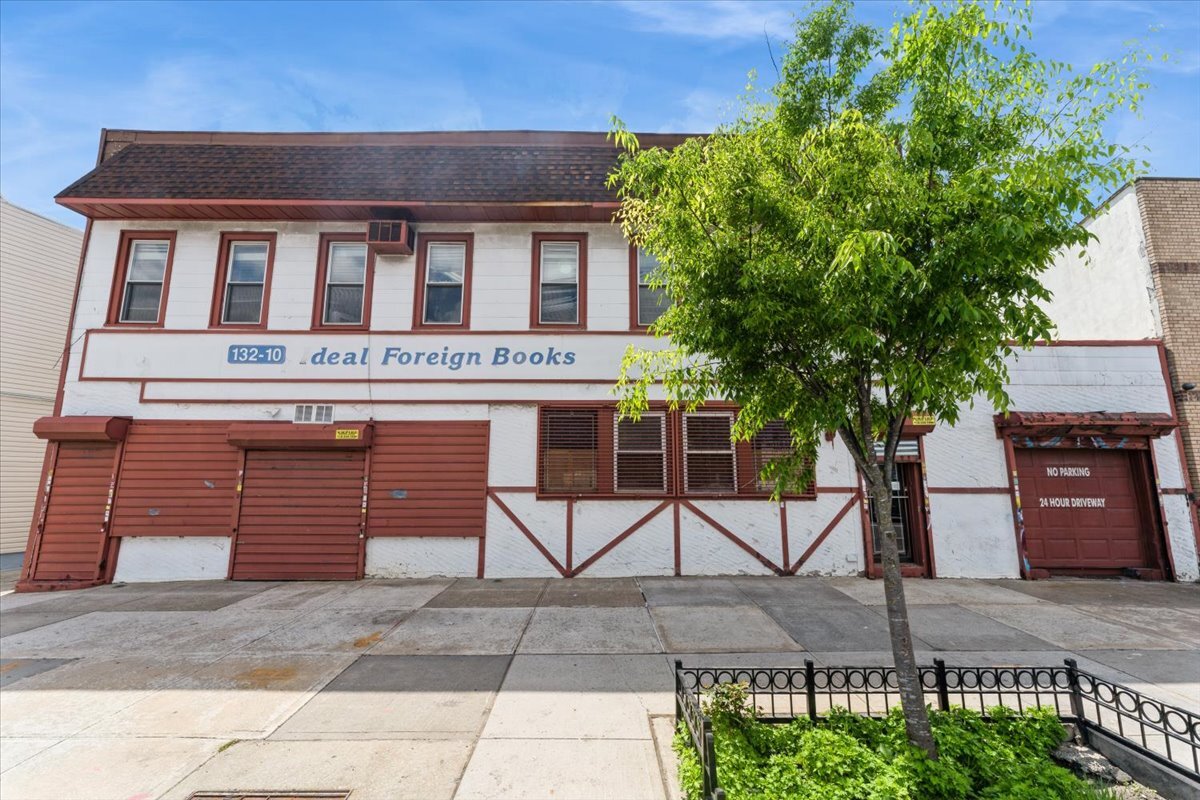 13210 Hillside Ave, Richmond Hill, NY à vendre Photo de l’immeuble– Image 1 sur 33