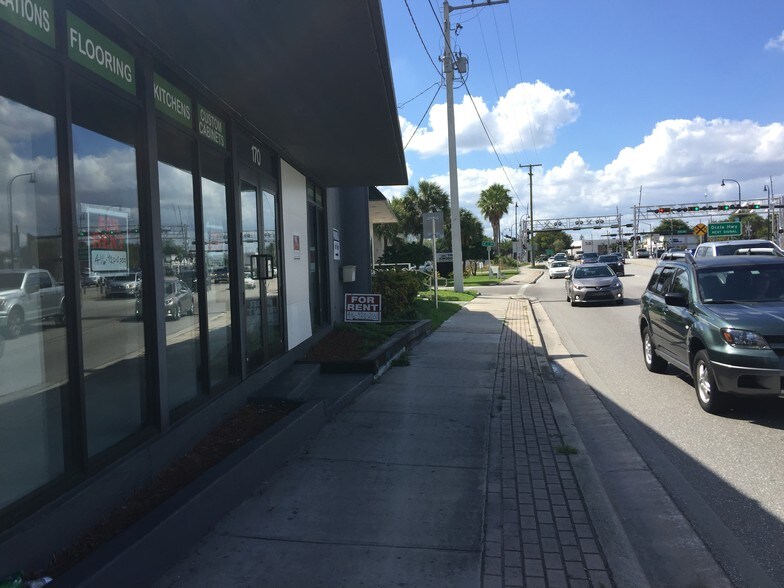 170 E Hillsboro Blvd, Deerfield Beach, FL à louer - Photo de l’immeuble – Image 2 sur 10