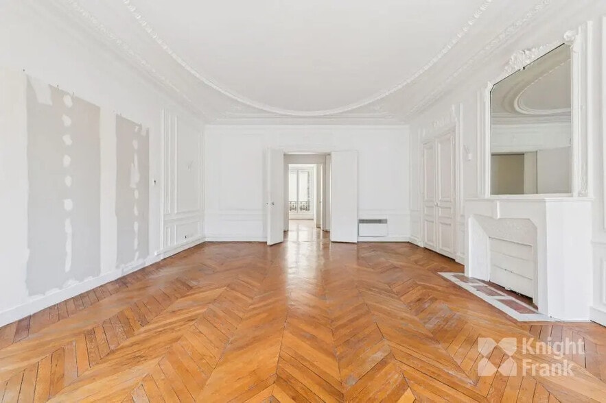 30 Rue De Miromesnil, Paris à vendre - Photo de l’immeuble – Image 2 sur 12