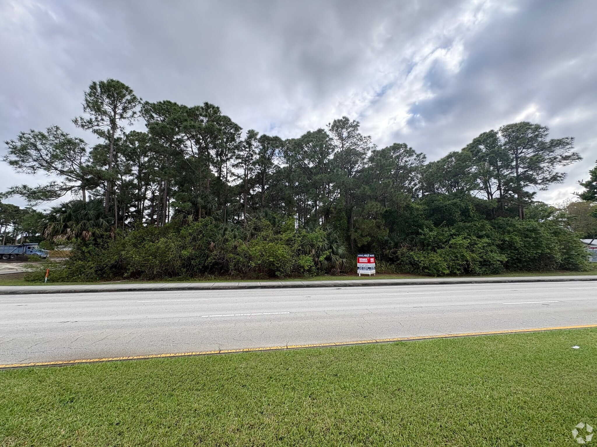 1144 SW Gatlin Blvd, Port Saint Lucie, FL à vendre Photo principale– Image 1 sur 3