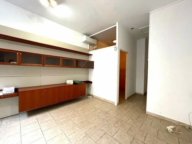 Plus de détails pour Local commercial à vendre