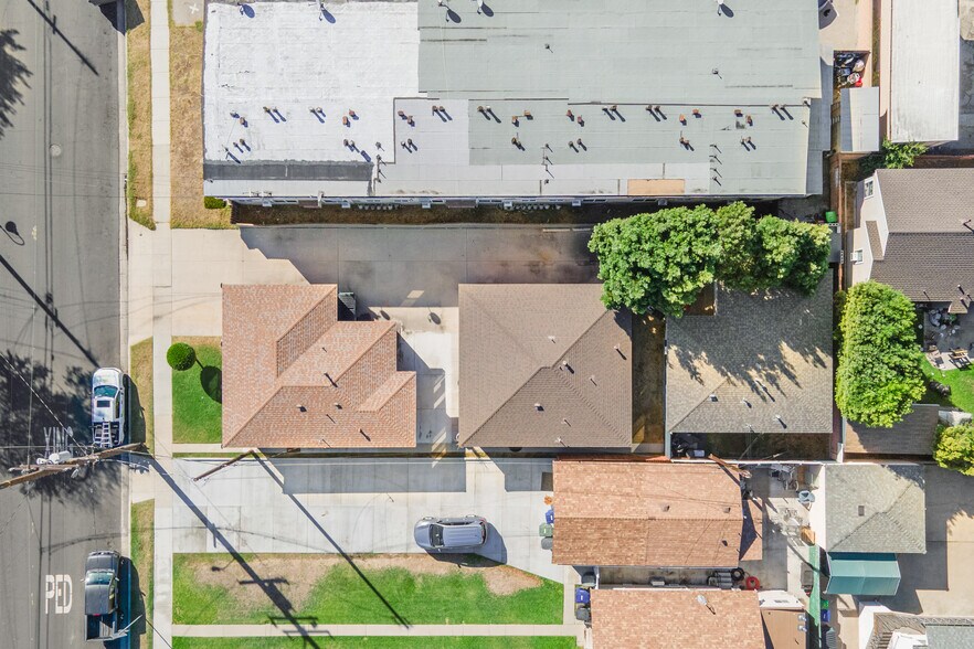 9833 Walnut St, Bellflower, CA à vendre - Photo de l’immeuble – Image 3 sur 16