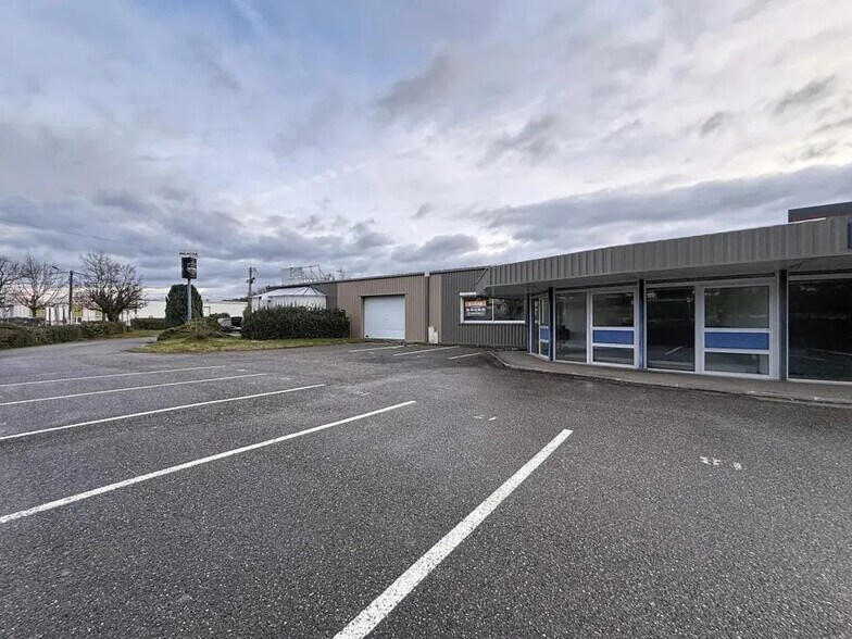 Local commercial dans Bourgoin-Jallieu à louer - Photo de l’immeuble – Image 3 sur 13