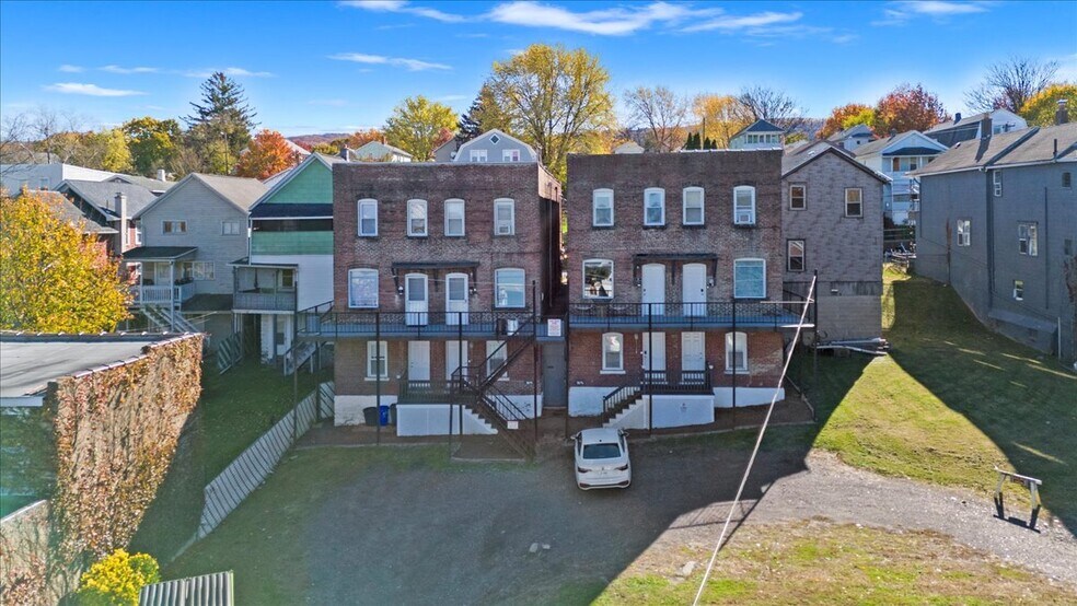 58 N Sherman St, Wilkes Barre, PA à vendre - Photo principale – Image 1 sur 33