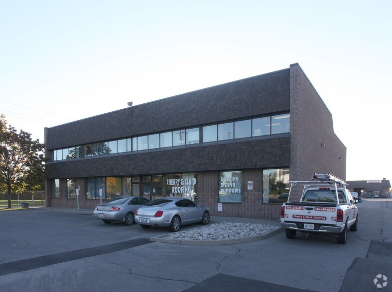 2624 Royal Windsor Dr, Mississauga, ON à louer - Photo de l’immeuble – Image 3 sur 5