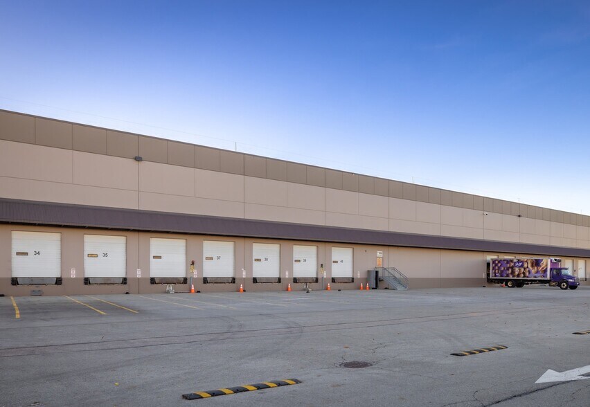 16111 Blundell Rd, Richmond, BC à louer - Photo de l’immeuble – Image 3 sur 6