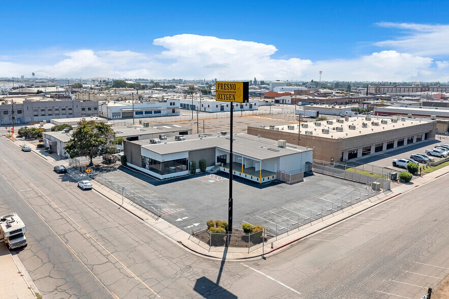 245 M St, Fresno, CA à louer - Photo de l’immeuble – Image 3 sur 19