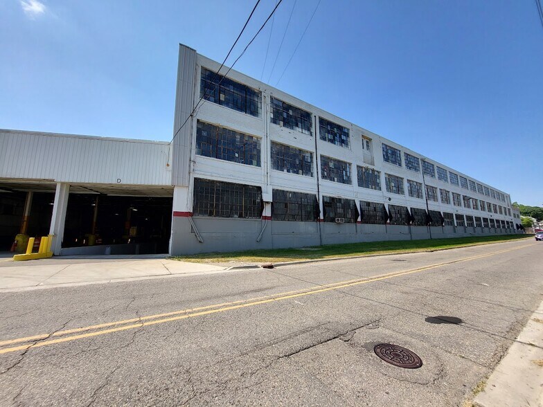60 Baldwin Ave, Pontiac, MI à louer - Photo de l’immeuble – Image 2 sur 29