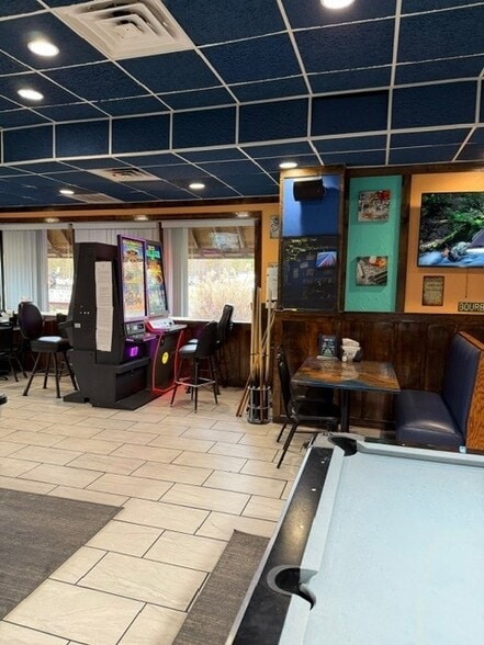 4329 George Washington Memorial Hwy, Hayes, VA à vendre - Photo intérieure – Image 2 sur 15