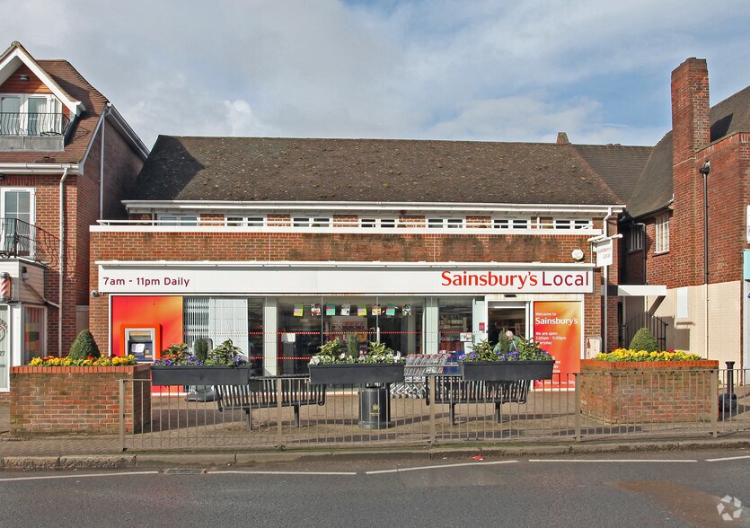 The Broadway, Farnham Common à louer - Photo principale – Image 1 sur 3