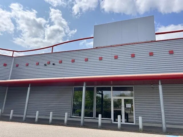 Local commercial dans Maurepas à louer - Photo de l’immeuble – Image 3 sur 4