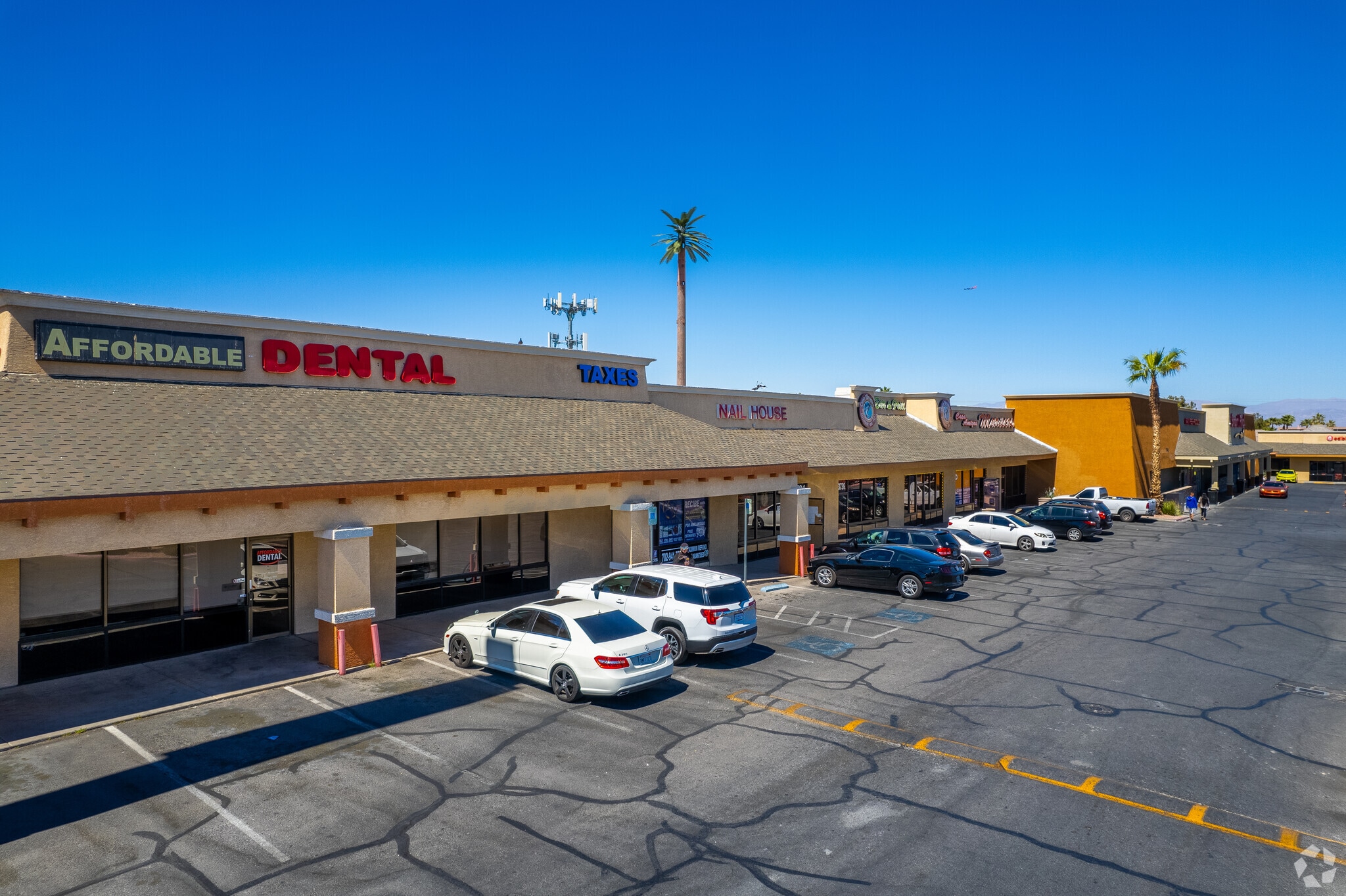 3754-3790 E Flamingo Rd, Las Vegas, NV à louer Photo principale– Image 1 sur 7