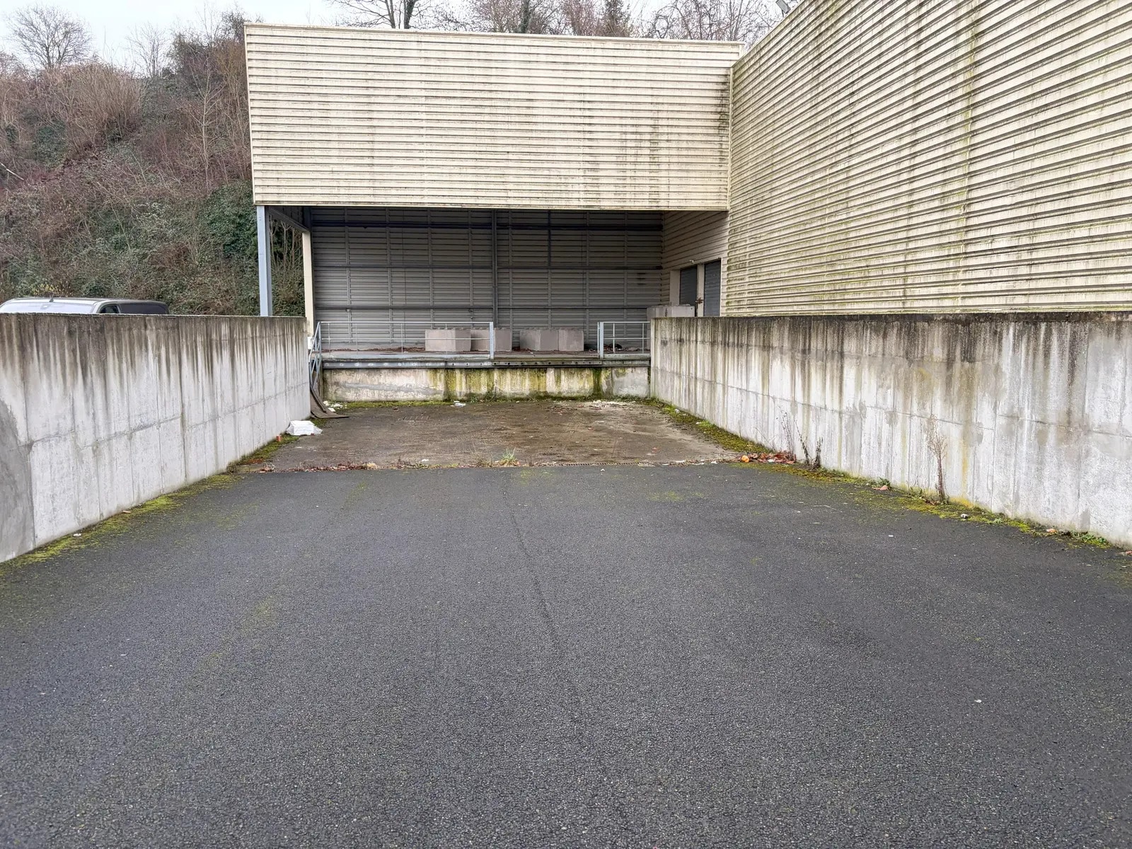 Industriel/Logistique dans Beaumont-sur-Oise à louer Photo de l’immeuble– Image 1 sur 7