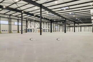 Plus de détails pour 51 Rue Du Commandant Rolland, Le Bourget - Local d'activités à louer