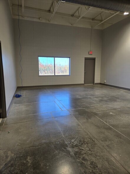 1180 Devin Dr, Norton Shores, MI à louer - Photo de l’immeuble – Image 2 sur 11