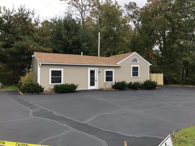 396 Winthrop St, Taunton, MA à vendre - Photo de l’immeuble – Image 1 sur 14