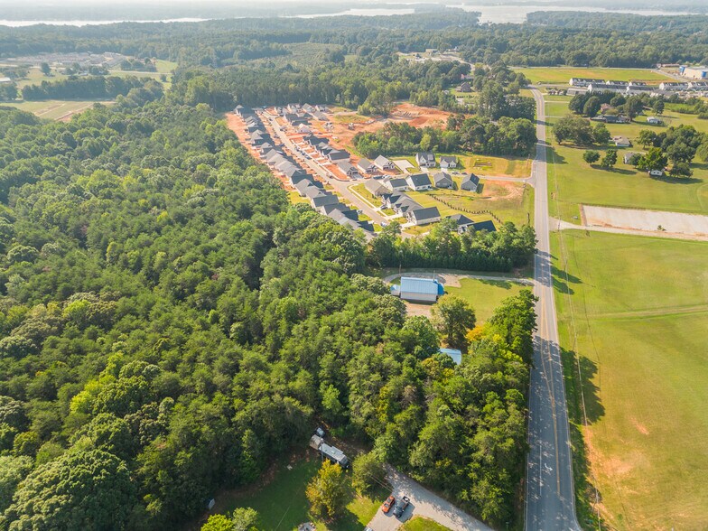 8137 McDonald Dr, Sherrills Ford, NC à vendre - Photo de l’immeuble – Image 3 sur 10