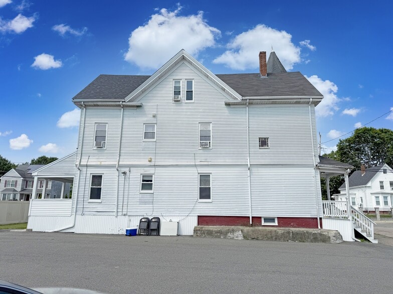 401 N Warren Ave, Brockton, MA à vendre - Photo de l’immeuble – Image 3 sur 9
