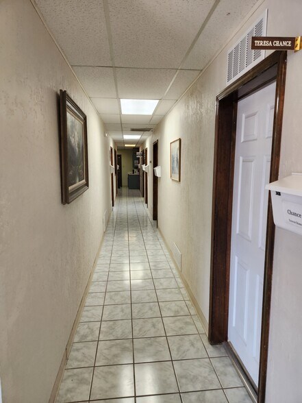 1509-1511 W Gore Blvd, Lawton, OK à louer - Photo de l’immeuble – Image 2 sur 10