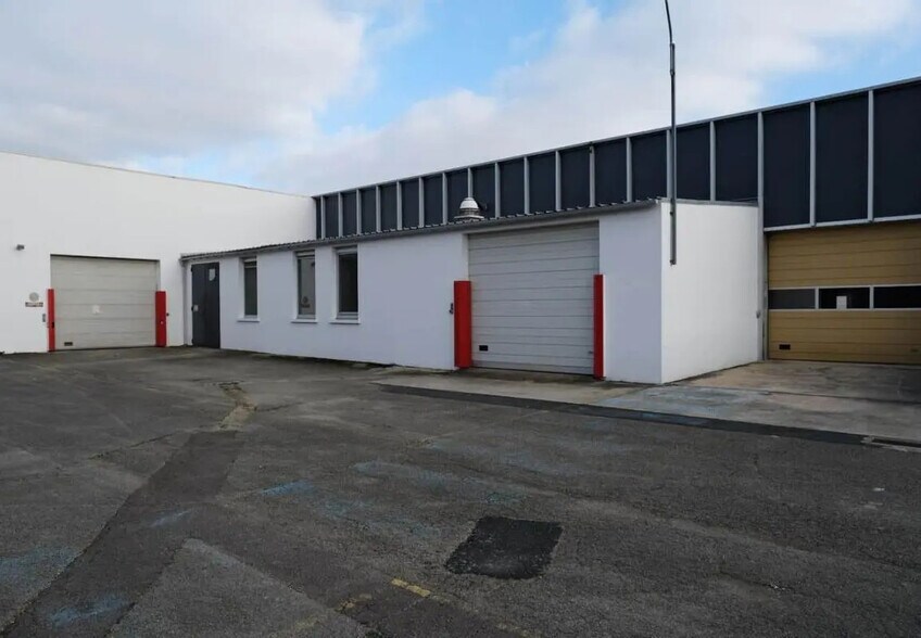 Industriel/Logistique dans Châlons-en-Champagne à vendre - Photo de l’immeuble – Image 1 sur 12