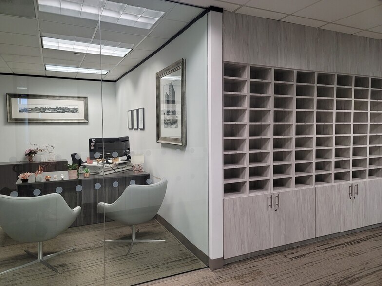 11757 Katy Fwy, Houston, TX à louer - Photo de l’immeuble – Image 3 sur 24