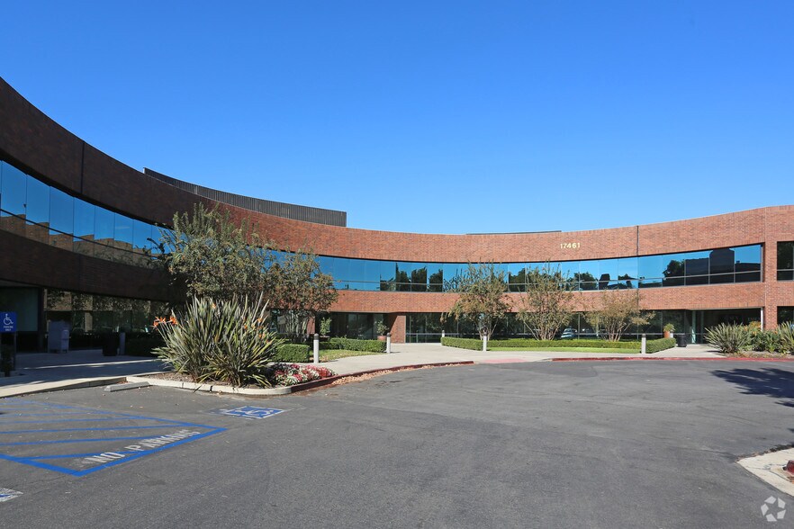 17461 Derian Ave, Irvine, CA à louer - Photo de l’immeuble – Image 2 sur 8