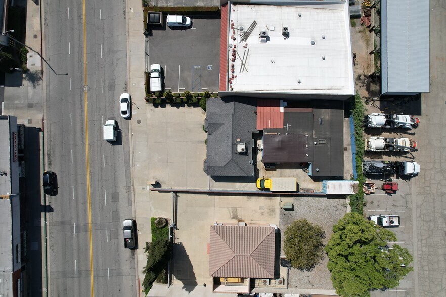 569 E San Bernardino Rd, Covina, CA à louer - Photo de l’immeuble – Image 3 sur 3