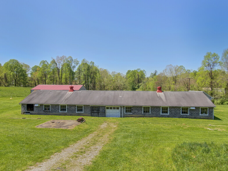212 Adkins Finley Ln, Milton, WV à vendre - Photo de l’immeuble – Image 2 sur 22