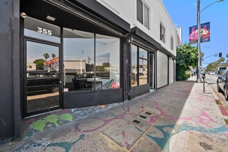 355-359 N Fairfax Ave, Los Angeles, CA à louer Photo intérieure– Image 2 sur 15