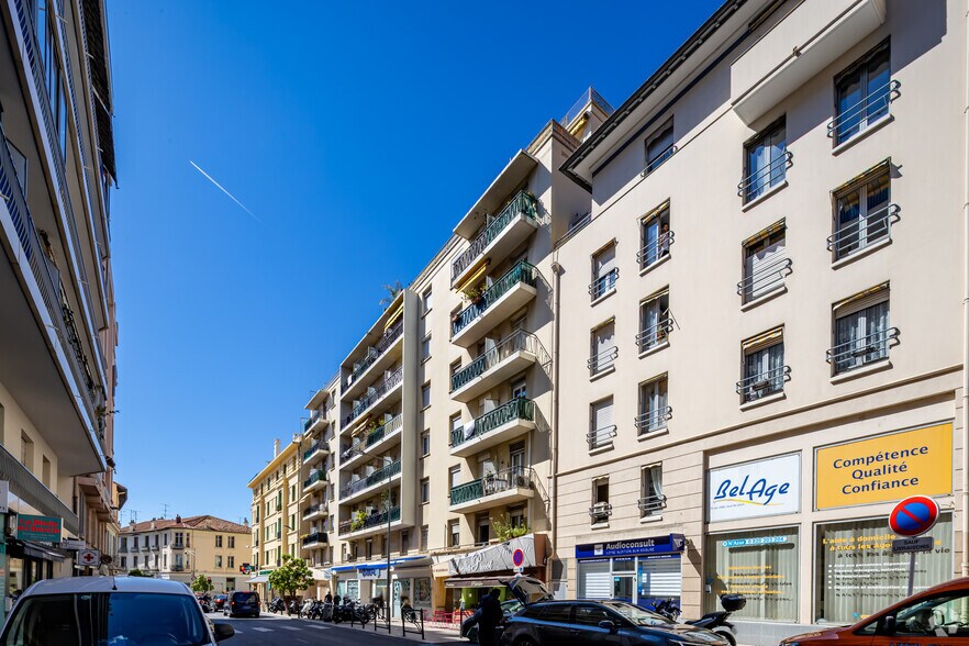 75 Boulevard De La République, Cannes à vendre - Photo de l’immeuble – Image 2 sur 6