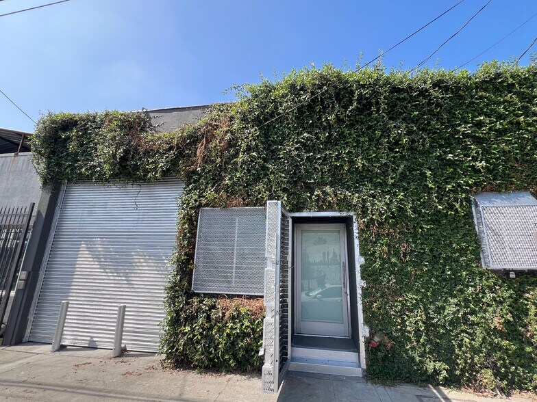 3236-3240 Union Pacific Ave, Los Angeles, CA à louer - Photo de l’immeuble – Image 1 sur 13