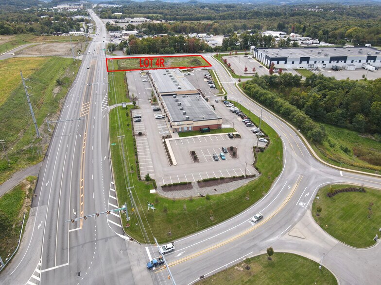 22083 Perry Hwy, Zelienople, PA à louer - Photo de l’immeuble – Image 1 sur 2