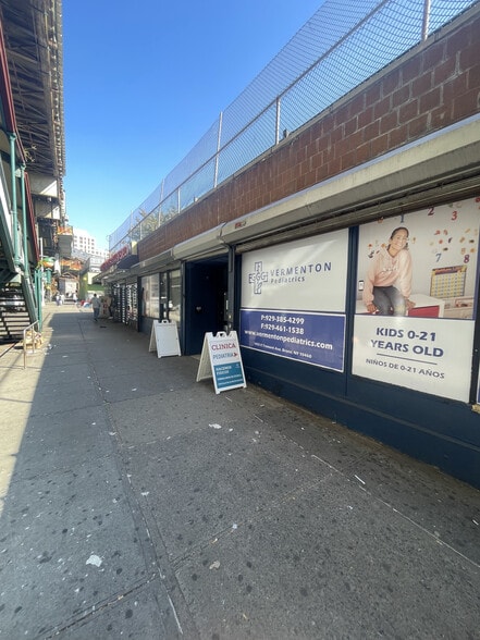 1057-1071 E Tremont Ave, Bronx, NY à louer - Photo de l’immeuble – Image 2 sur 22