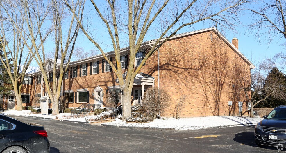 W62N244 Washington Ave, Cedarburg, WI à louer - Photo principale – Image 2 sur 14