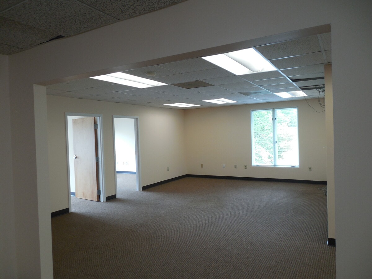 1450 E Boot Rd, West Chester, PA 19380 - Lot 400 B - - Photo intérieure - Image 1 of 3