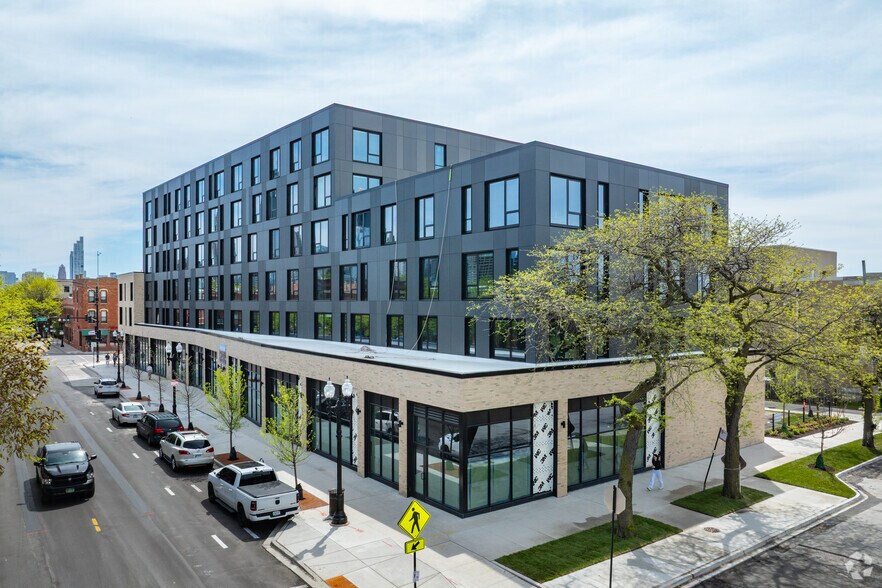 1221 W Taylor St, Chicago, IL à louer - Photo de l’immeuble – Image 2 sur 4