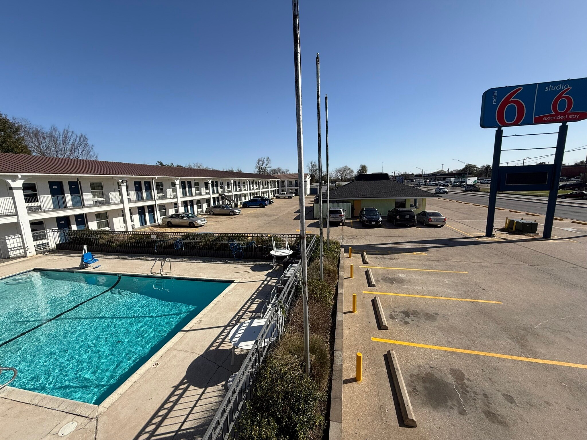 Dual Branded Motel/Studio 6 portefeuille de 2 biens à vendre sur LoopNet.fr Photo principale– Image 1 sur 2