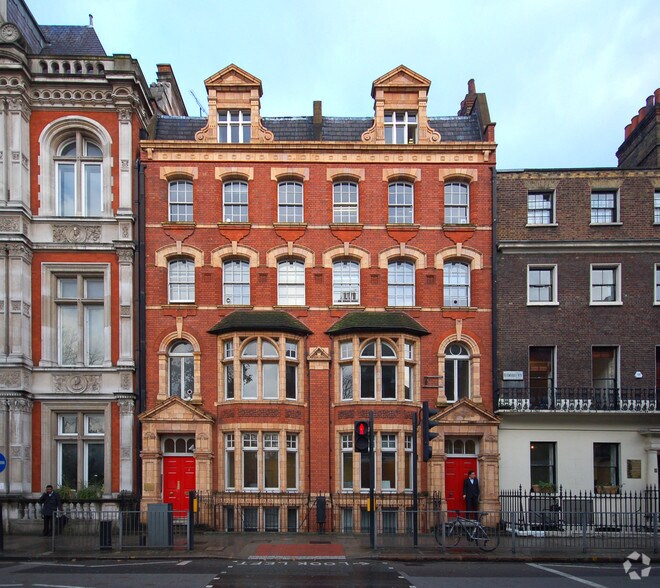 4 Bloomsbury Sq, Londres à louer - Photo de l’immeuble – Image 2 sur 3