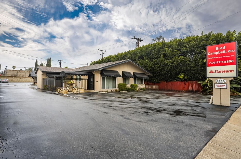 1580 S Harbor Blvd, La Habra, CA à vendre Photo de l’immeuble– Image 1 sur 11